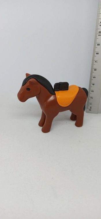 Cheval marron foncé avec selle playmobil 123