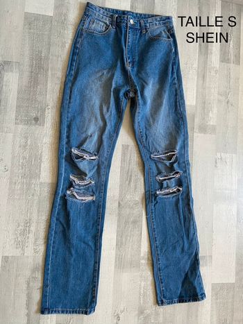 Pantalon troué