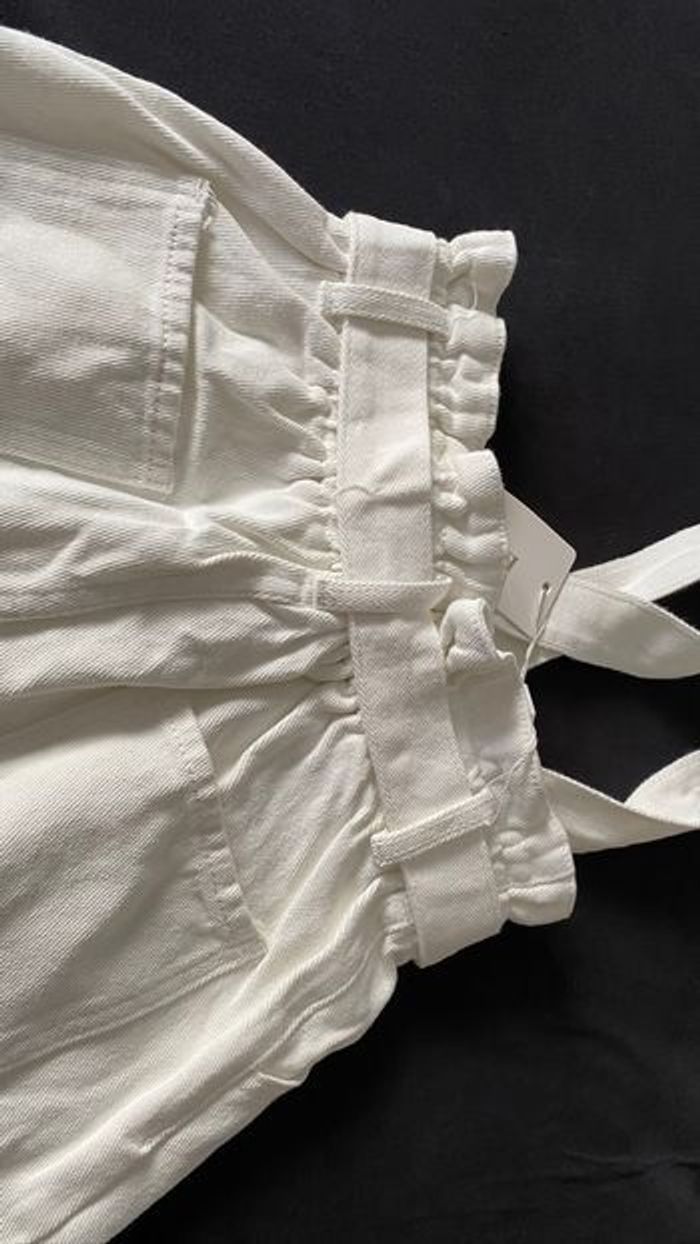 short  blanc neuf taille haute avec ceinture à nouer - photo numéro 3