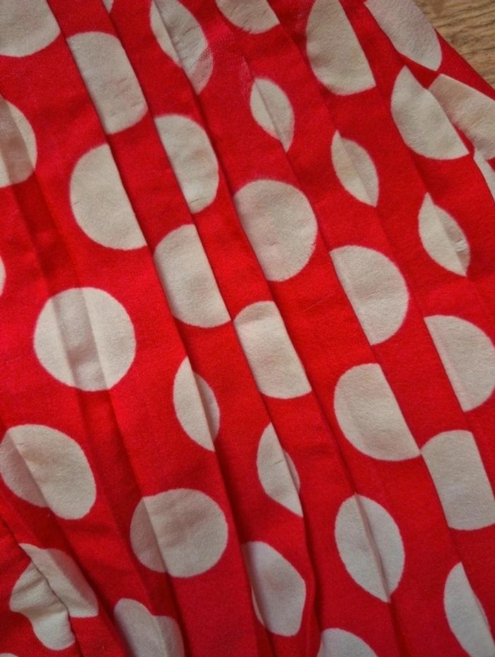 Robe rouge pois plissé et culotte cache couche - photo numéro 2