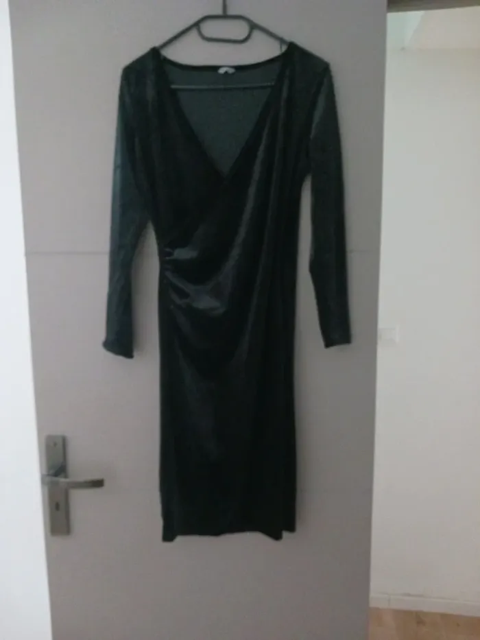 Robe en velours noir Taille 36
