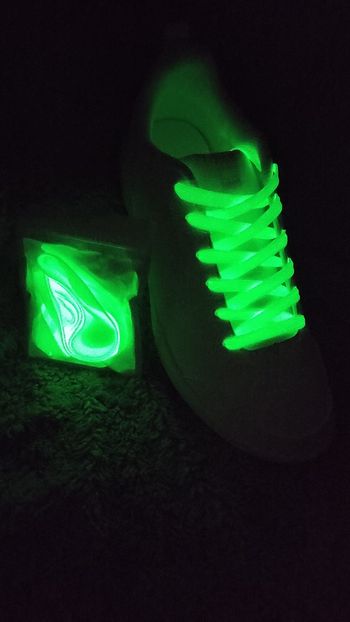 🎉 Lacets lumineux / Shoe laces blancs – Glow in the Dark – 120 cm