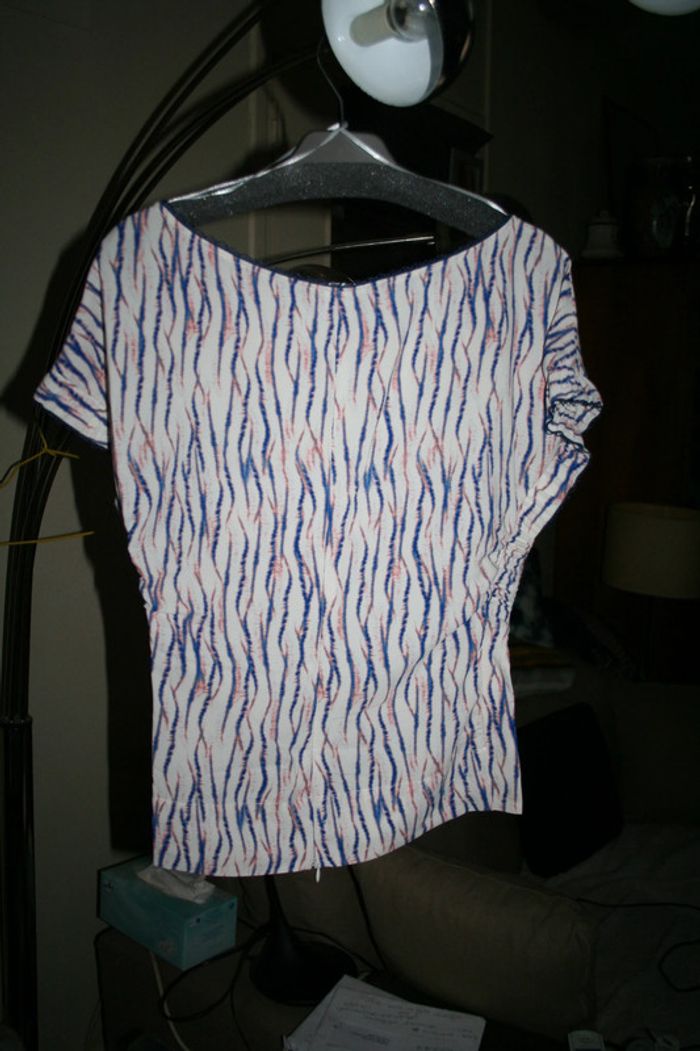 🌸Top Ecru et bleu marine Taille 38 "cop copine" Neuf Tendance2023 🌸 - photo numéro 3