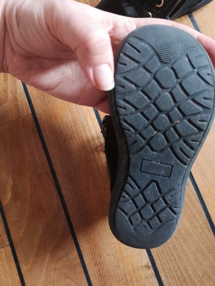 Chaussures t. 24 - photo numéro 6
