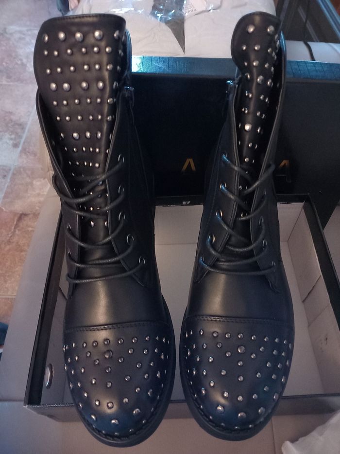 Bottines cloutées neuvesg
