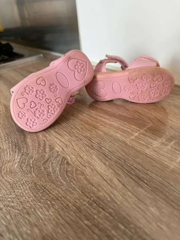 Sabote et sandales bébé - photo numéro 4