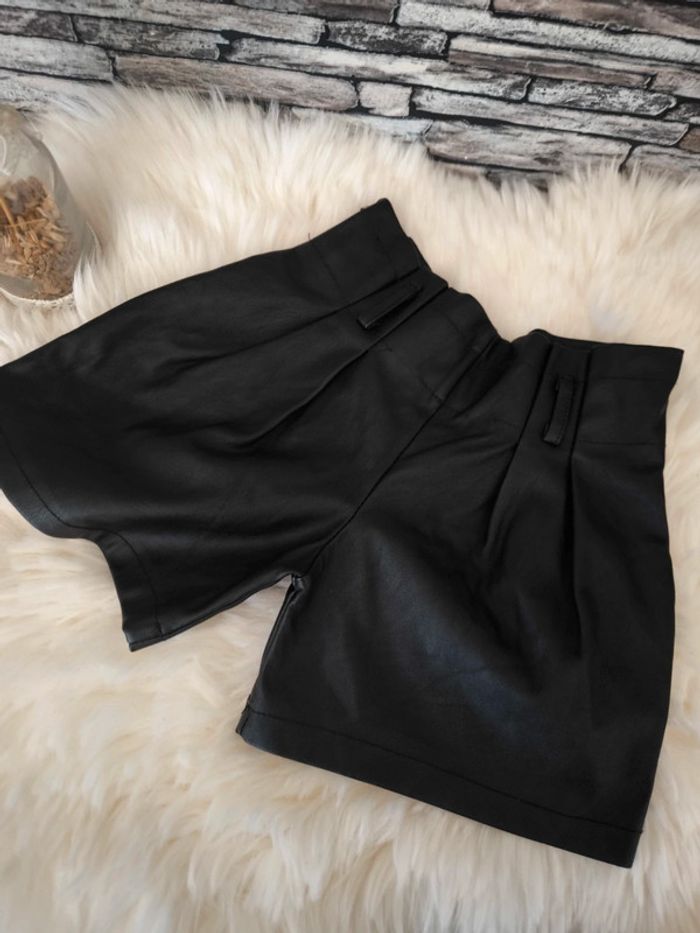 🖤 Joli short en simili cuir taille 8 ans 🖤 - photo numéro 2