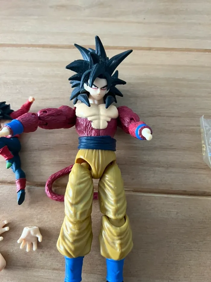 🟦 Figurine Dragon Stars - Goku Super Saiyan 4 🟦 - photo numéro 2