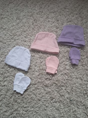 Lots de bonnets et moufle