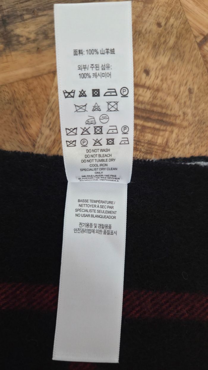 Écharpe Burberry noire Modèle Iconic Check - photo numéro 10