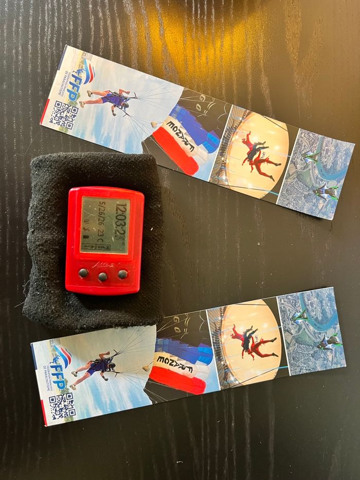 Altimètre et accessoires parachutistes - photo numéro 2