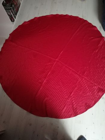 Nappe en polyester rouge 170 cm