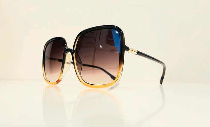 Lunette de soleil femme carrée marron dégradés UV protection catégorie 3