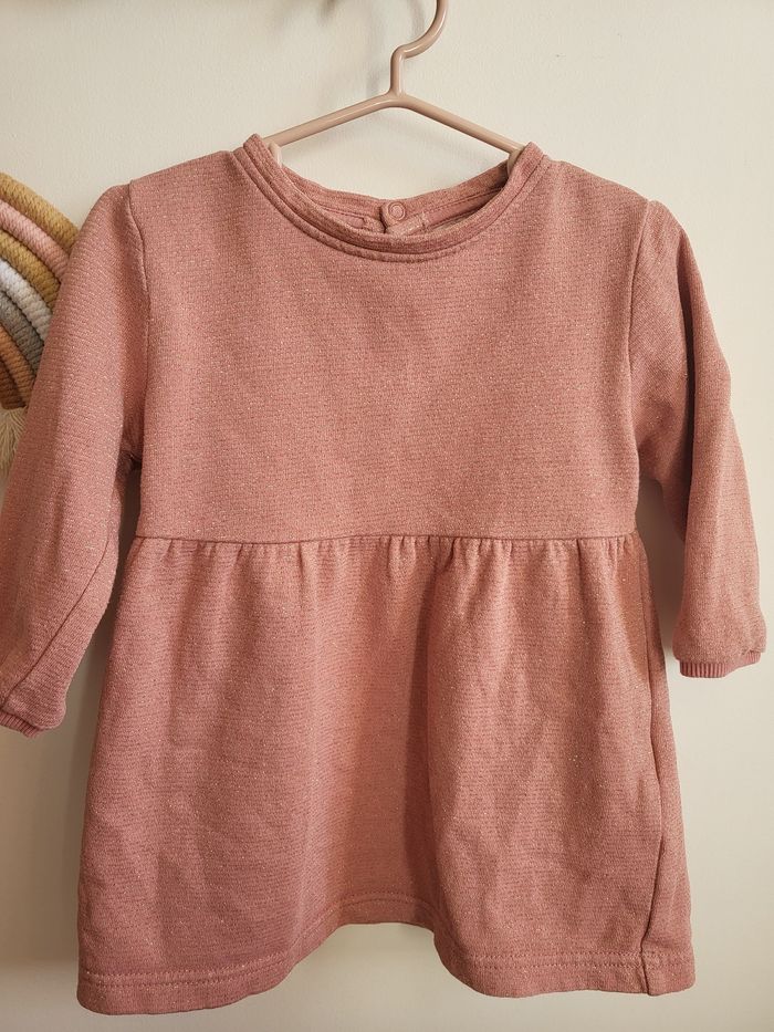🌷Robe  rose et dorée fille 18 mois kiabi - photo numéro 2