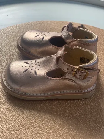 Chaussure printemps ouverte rose brillant
