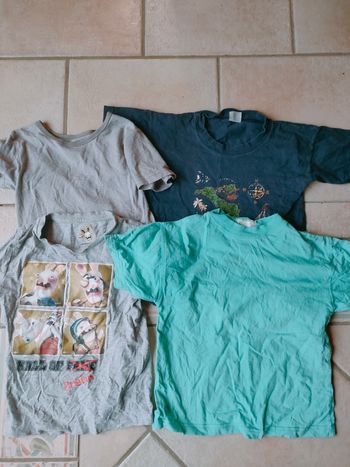 Lot de 4 tee shirt taille 6 ans dont un lapins crétins 