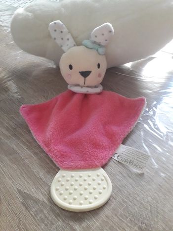 Doudou avec partie pour les dents