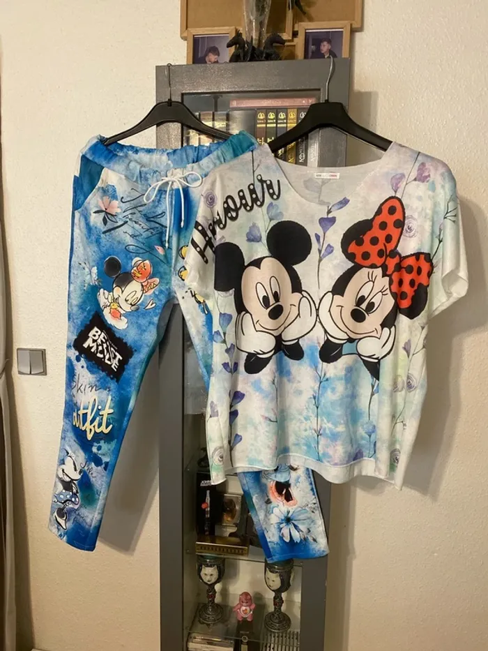superbe ensemble Mickey Minnie taille 50 neuf