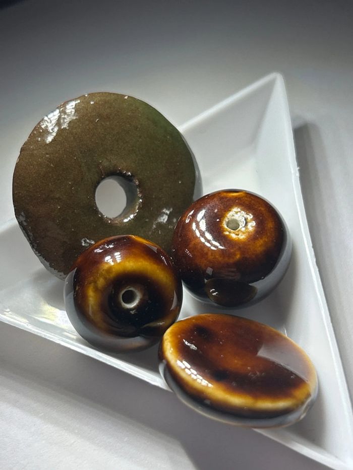 A445, Très bel ensemble de perles en céramique, couleur chocolat - photo numéro 2