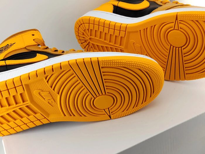 Paire de baskets Air Jordan 1 Mid montantes - photo numéro 12