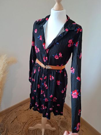Robe noire Fleurie boutonnée Tally weijl taille XS 34