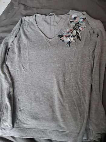 Pull fin détail broderie