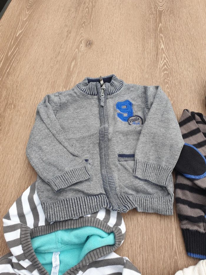 Lot de 4 gilets garçon taille 18 mois très bon état - photo numéro 5