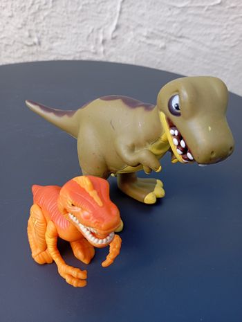 Lot 2 dinosaures