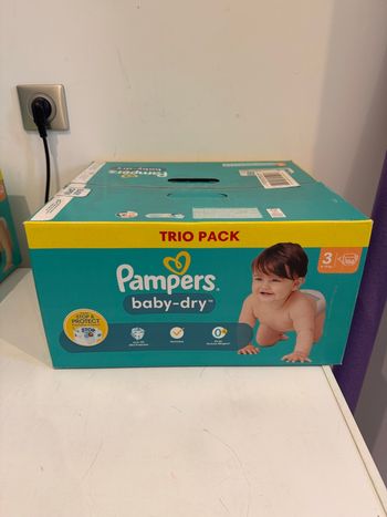 Couches Pampers baby dry taille 3 