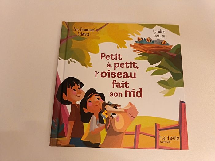 Livre " Petit à petit, l'oiseau fait son nid" de la collection Hachette
