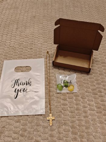 Cadeau noel bijou plaqué or collier 45 cm + pendentif croix motif tournesol