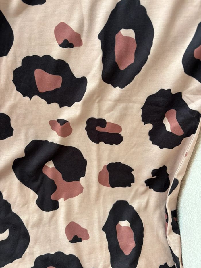 T-shirt leopard col v très bon état - photo numéro 2