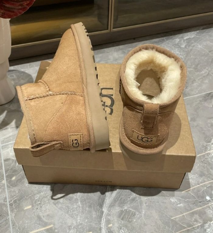 Ugg mini bottes - photo numéro 3
