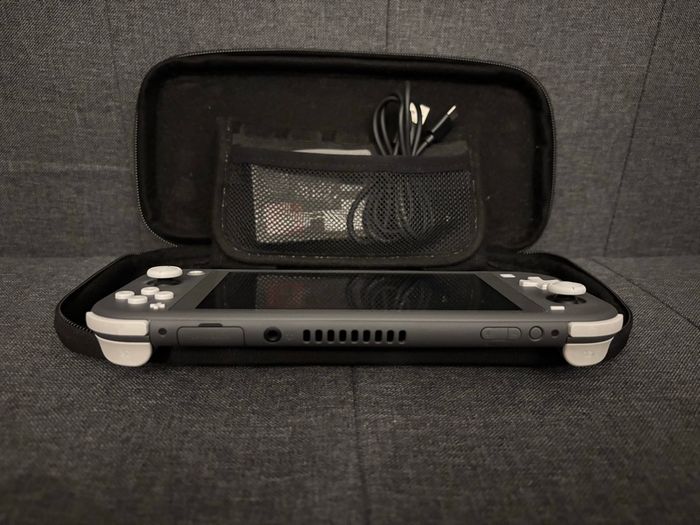 Console Nintendo Switch Lite + Pochette de transport - photo numéro 4