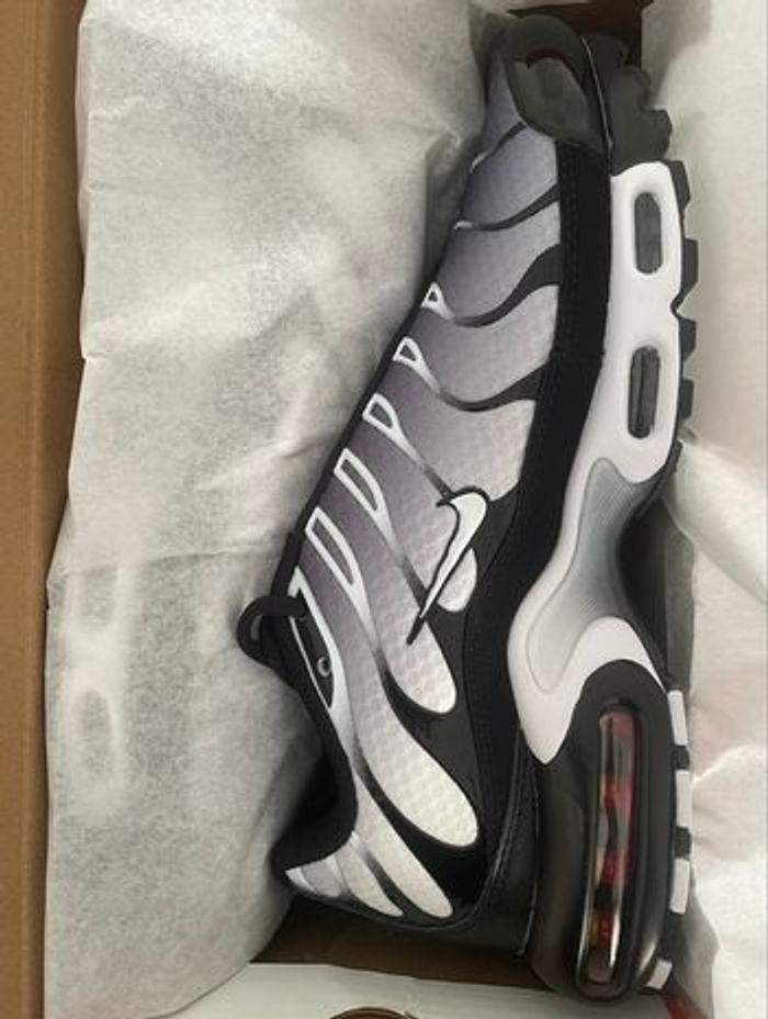 NIKE TN NOIR GRIS BLANC 43 - photo numéro 9