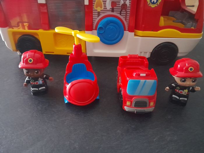 Super camion caserne de pompiers - photo numéro 2