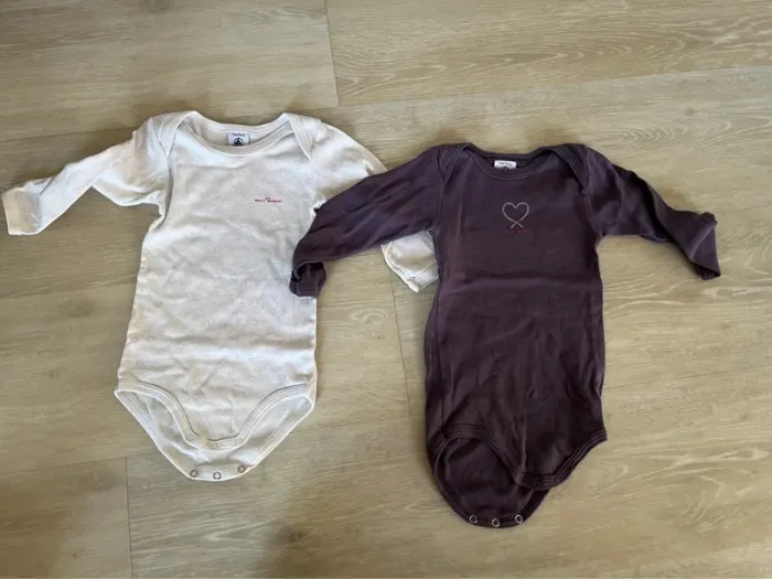 Lot de deux bodies 12 mois