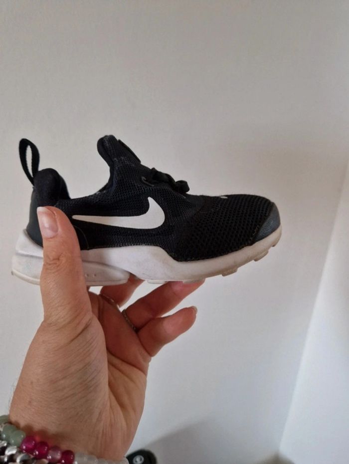 Baskets nike taille 25