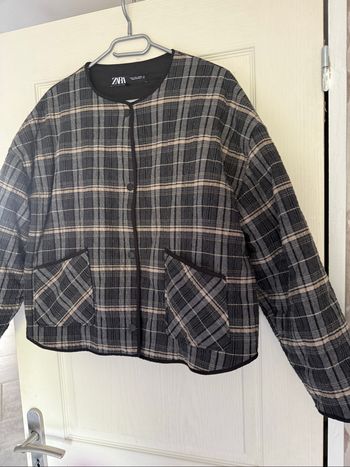 Veste matelassé à carreaux noir et beige