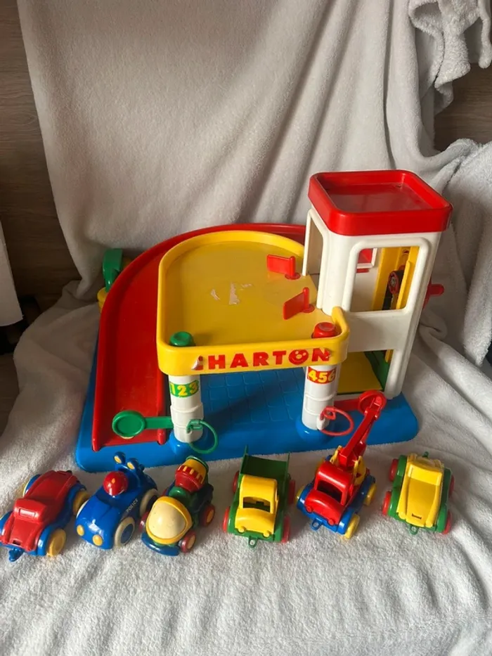 Garage Charton vintage + lot de véhicules Wader / Tolo