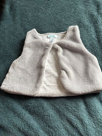 Petit gilet sans manches tout doux