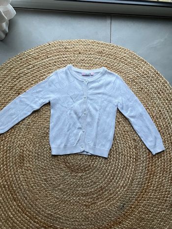 Gilet blanc à motifs cœurs Lili Marelle 5 ans. Porté mais en bon état