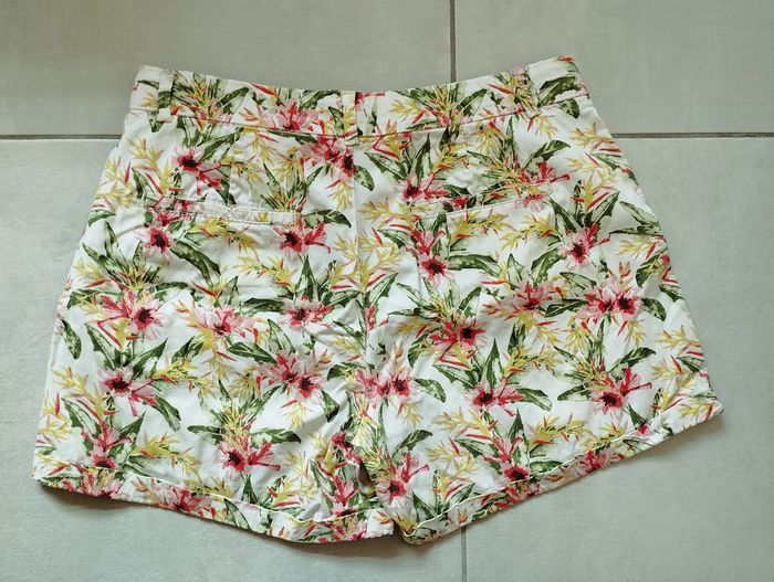 Short à fleurs Camaïeu 38 - photo numéro 2