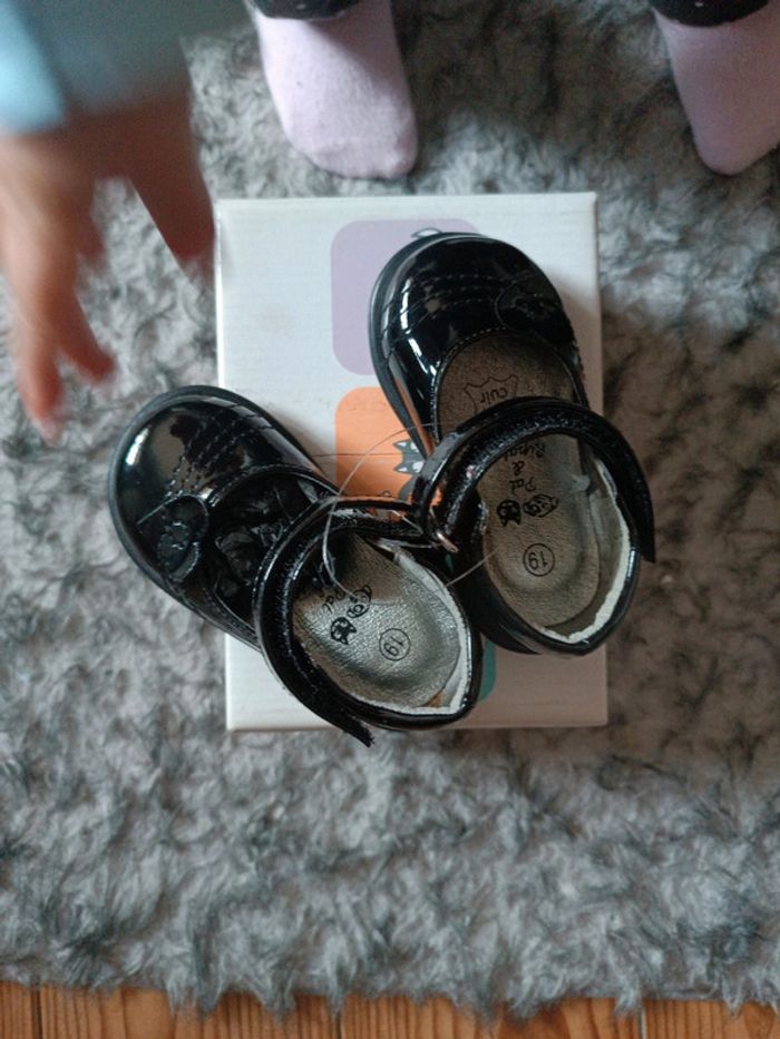 Chaussure pat et ripaton neuve avec étiquette fille 19 soulier vernie - photo numéro 4