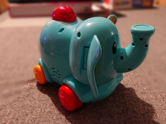 Petit éléphant avec souris, télécommandé pour les touts petits - photo numéro 4