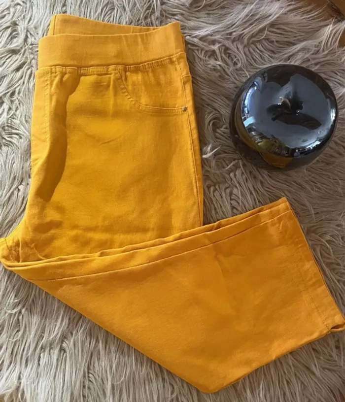 Pantalon taille 2 Christy très bon état