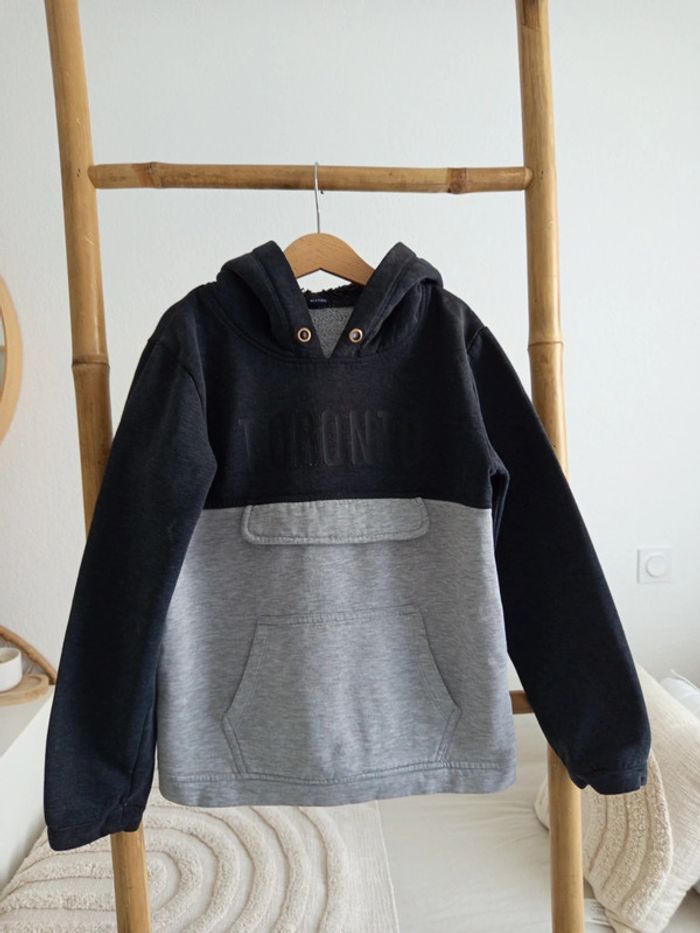 Sweat gris à capuche intérieur polaire 10 ans
