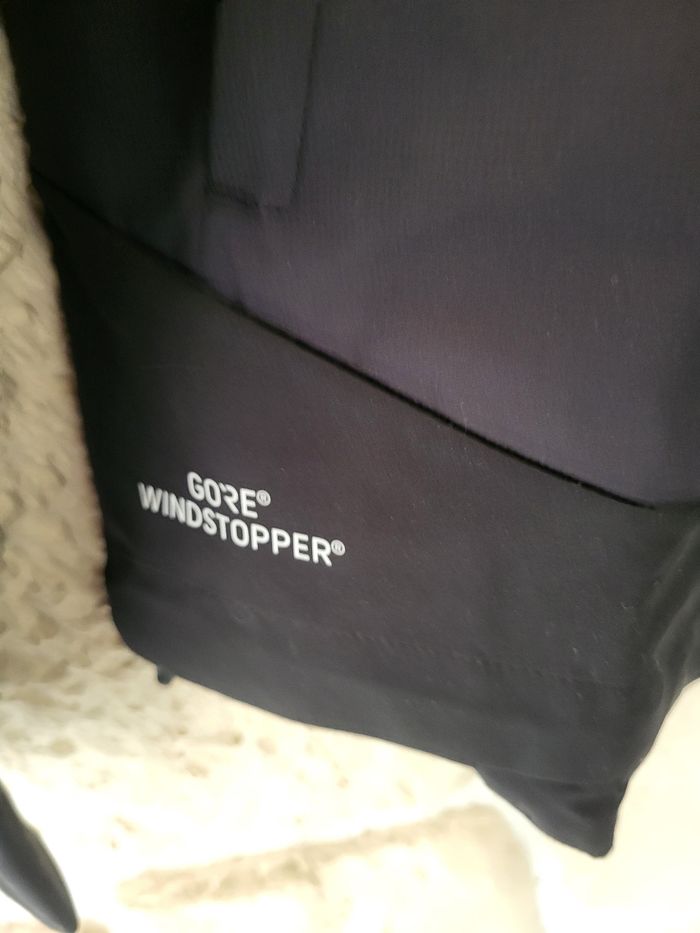 Veste coupe-vent neuve asics - photo numéro 4