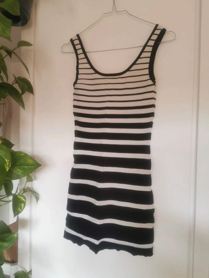 Robe rayée noir et blanc Mango - photo numéro 2