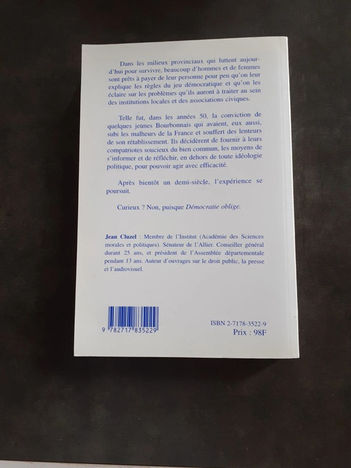 Livre  démocratie oblige - photo numéro 2